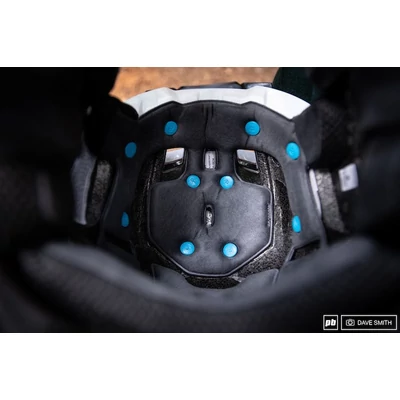 Ride 100% Trajecta Fidlock LTD21 kerékpáros sisak - RideShop.hu